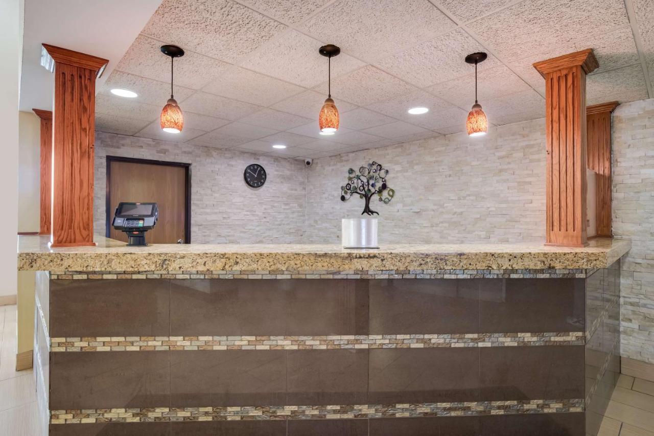 Best Western Waukesha Grand Pewaukee Buitenkant foto