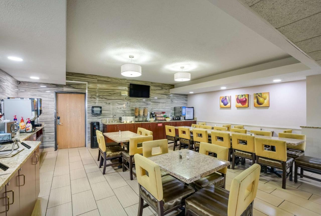 Best Western Waukesha Grand Pewaukee Buitenkant foto