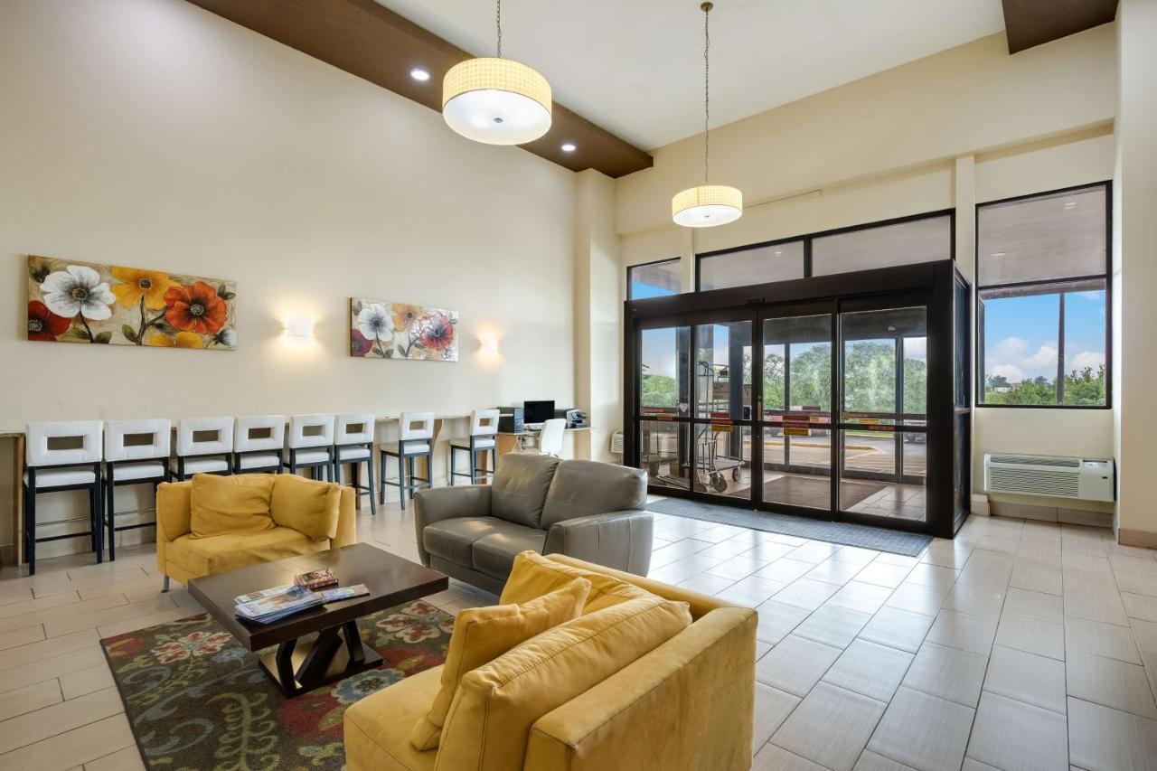 Best Western Waukesha Grand Pewaukee Buitenkant foto