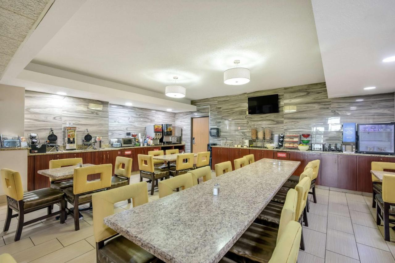 Best Western Waukesha Grand Pewaukee Buitenkant foto