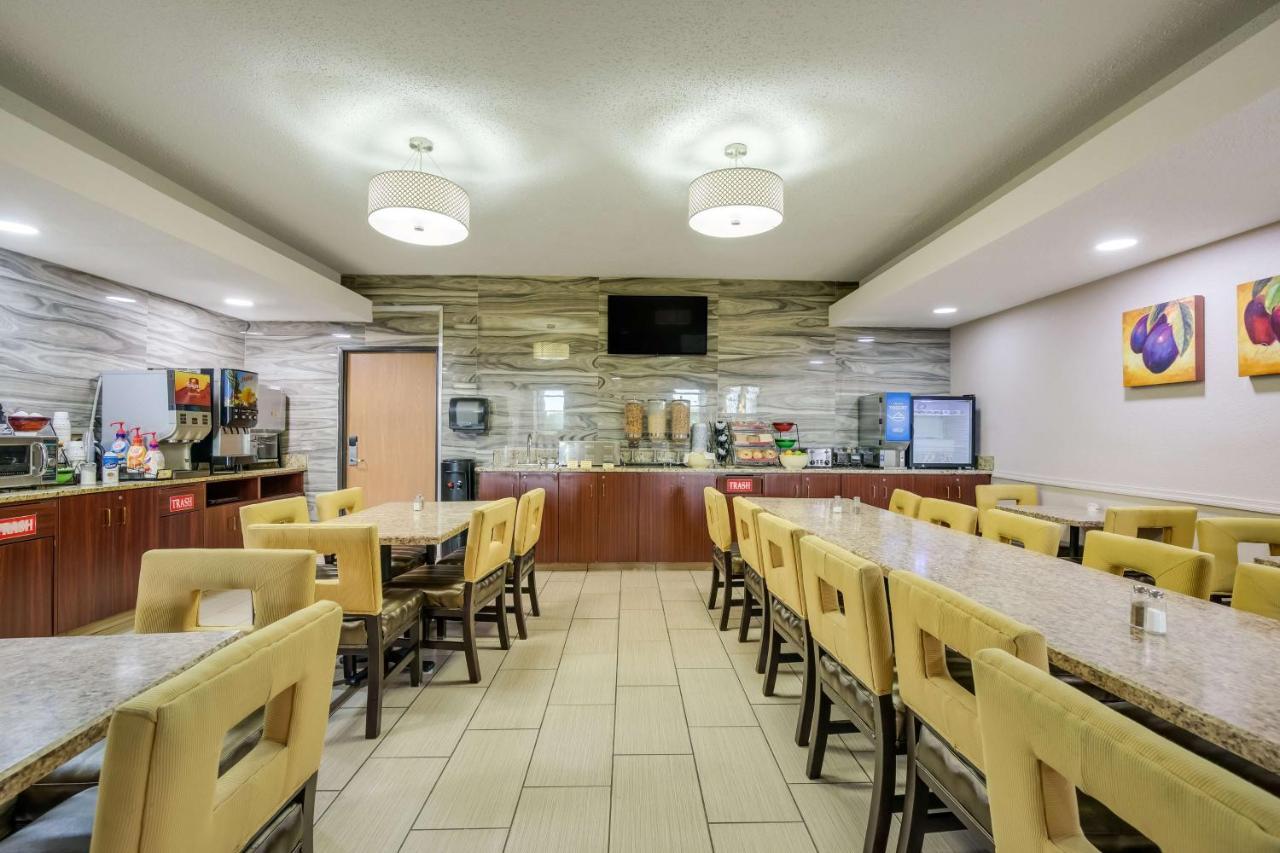 Best Western Waukesha Grand Pewaukee Buitenkant foto