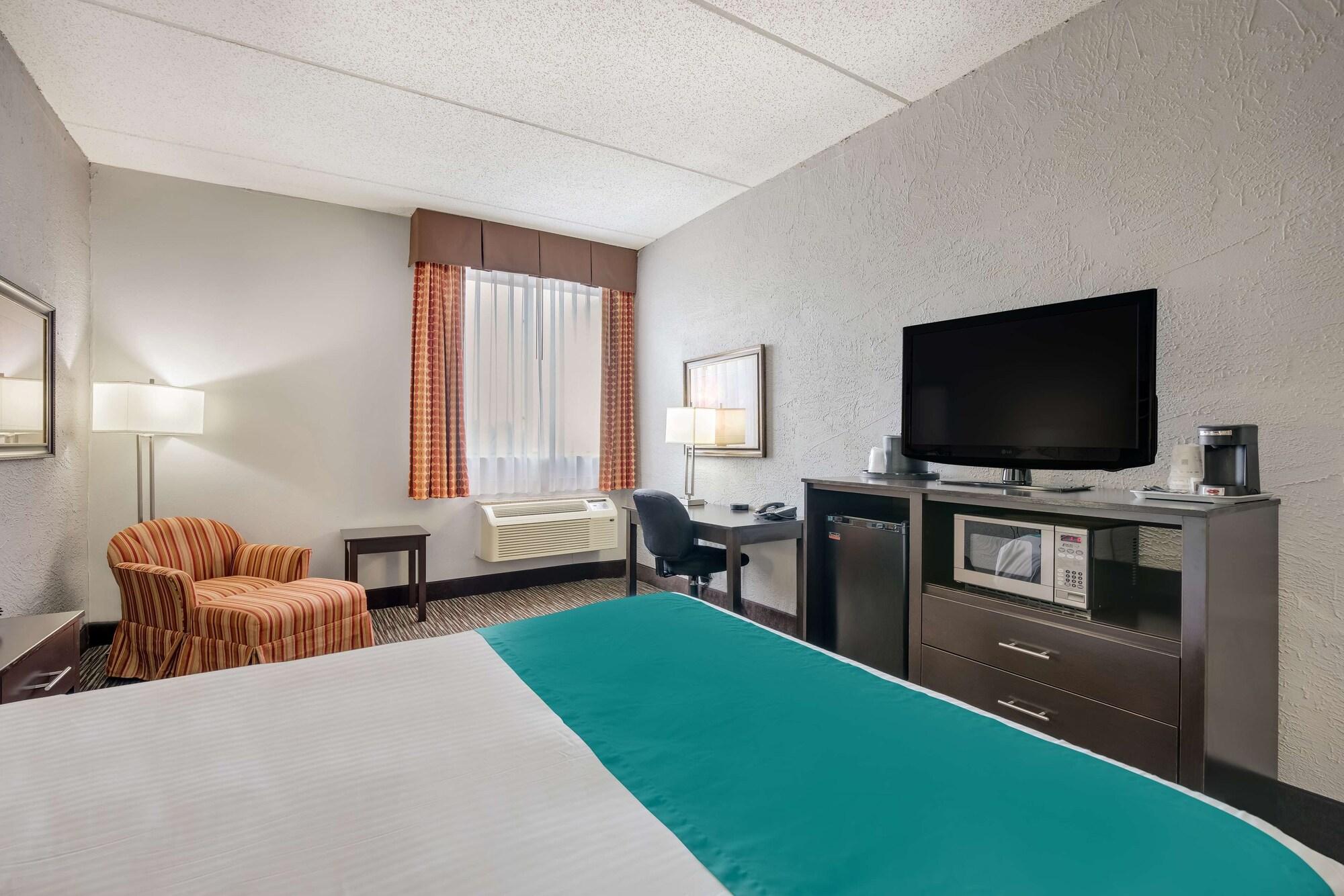 Best Western Waukesha Grand Pewaukee Buitenkant foto